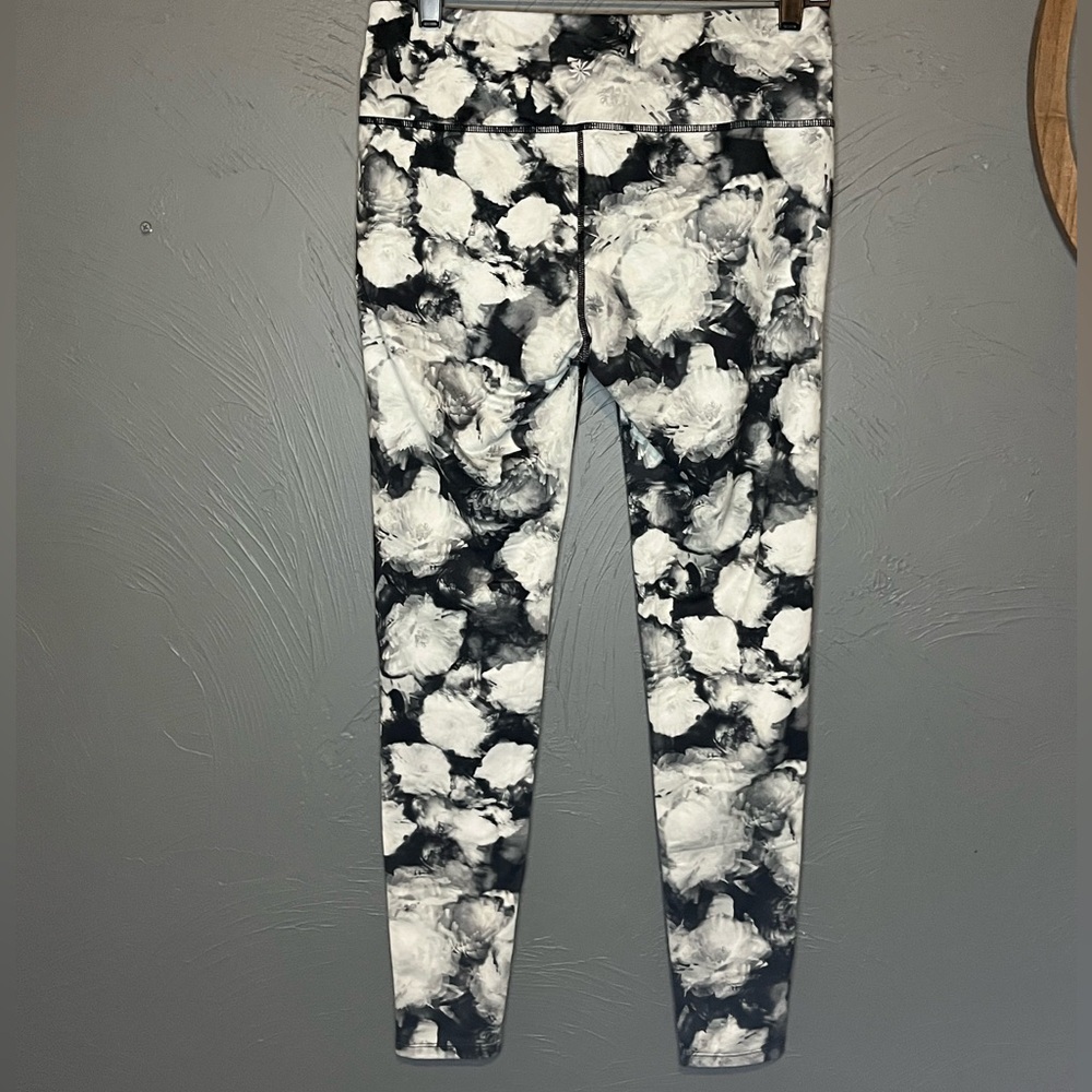 ATHLETA workout leggings women’s size medium